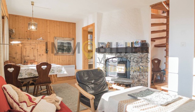 Très joli chalet plein de charme, idéal pour 5 personnes. Situé à 2 pas du village et de l’arrêt du