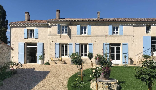 Très Jolie gîte with heated pool plus disability facilities