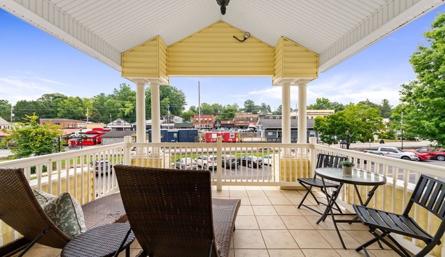 *Trackside* Penthouse | Downtown | Southern Charm