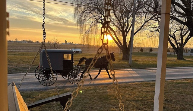 Trackside Vacation Home - 9 min. to Sight & Sound!