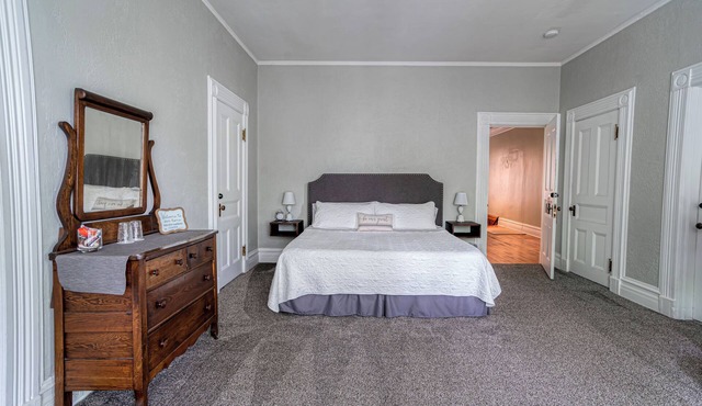 Tracy Room with EnSuite Bath