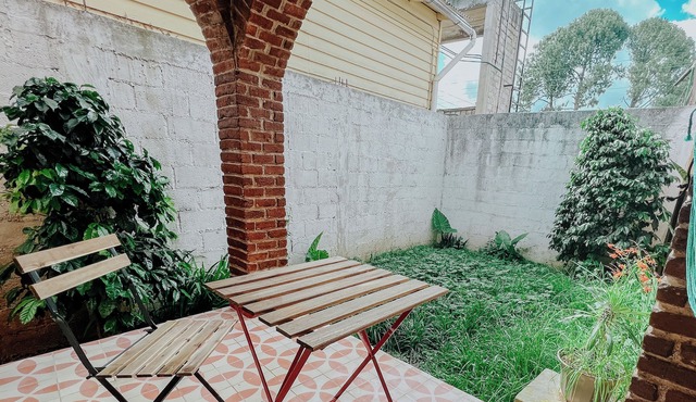 Traditional apt with garden, chimney, parking and good Wifi next to center