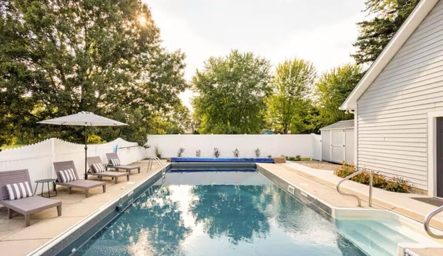 Traders Point Retreat w/Pool, Hot Tub & Fire Pit