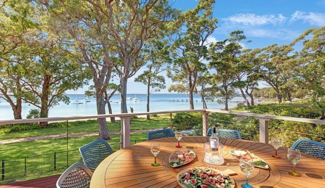 Tradewinds – extensive deck over the water