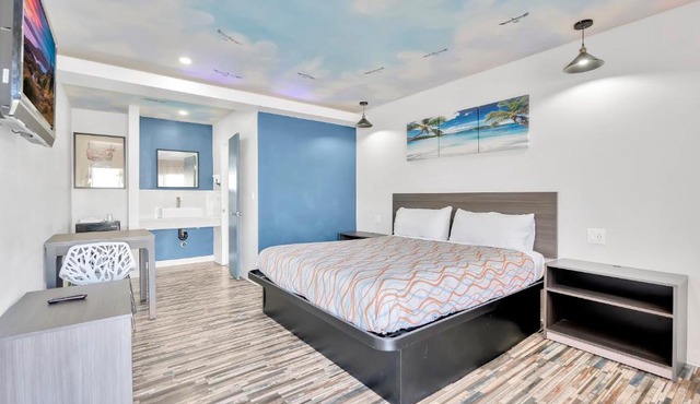 Tradewinds Motel