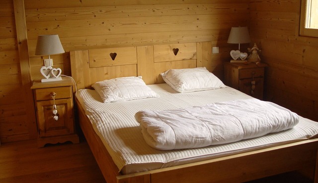 Traditional, bright chalet with magnificent views of the Aravis mountains and La Tournette.