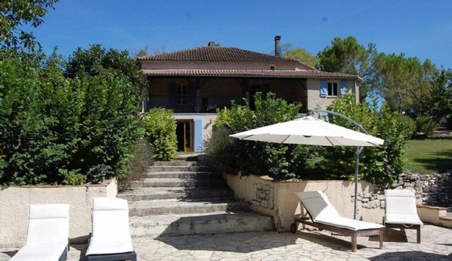 Traditional 1 bed French gite, with private pool, 3 acres of garden. Aircon.