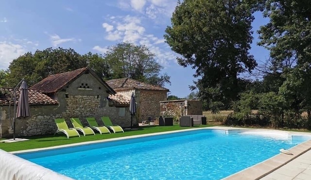 Traditional 2 Bedroom Stone Cottage, Wifi & Pool in SW France
