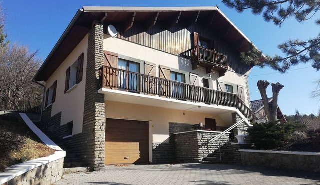TRADITIONAL 2-storey CHALET in Barcelonnette.