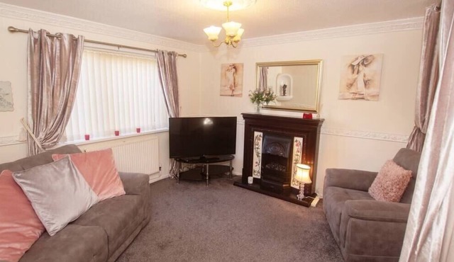 Traditional 3BD Family Home in Sheffield