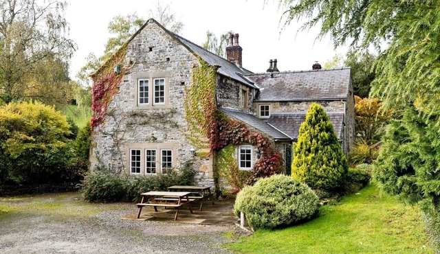 Traditional 5 bedroom stone built farmhouse, near Monsal Trail and Bakewell.