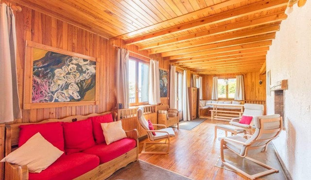 Traditional Alpine chalet with 3-4 bedrooms, well suited for 3-4 couples