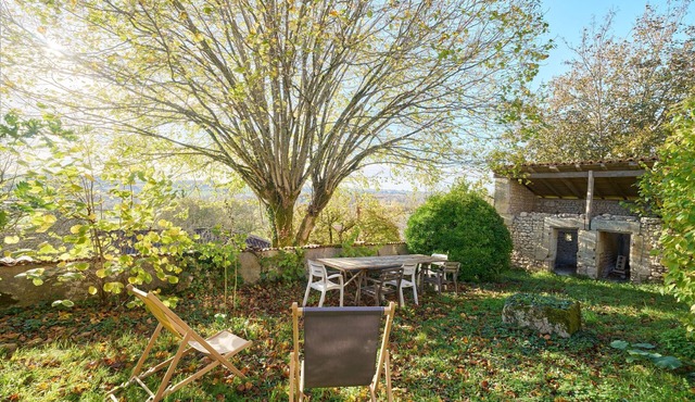 Traditional and Organic Gîte in the Tude Valley – Nature, Comfort, and Relaxation