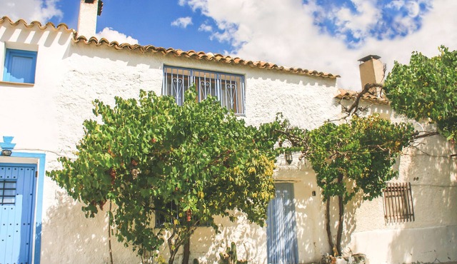 Traditional Andalucian cottage in a remarkable location. Sleeps 7