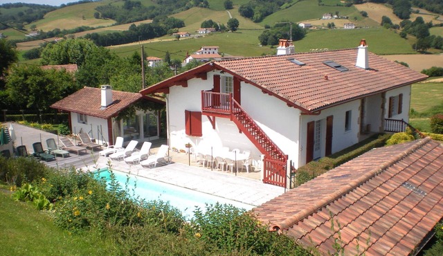 Traditional Basque house with a pool and a summer kitchen