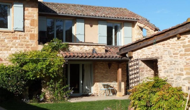 Traditional Beaujolais farmhouse with Private Pool - sleeps 8