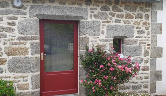 Traditional Breton farmhouse with garden, wood-burning stove and sauna