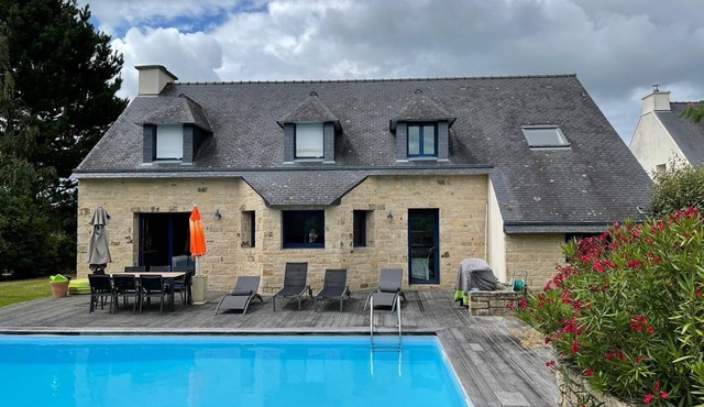 Traditional Breton house with heated swimming pool 5min walk from the beach
