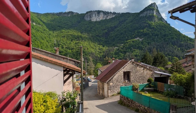 Traditional Bugey house, family-run, pets welcome (6 pers.)