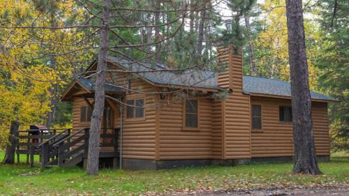 Traditional Cabin - Spacious Retreat - Parking - High Internet - CB01