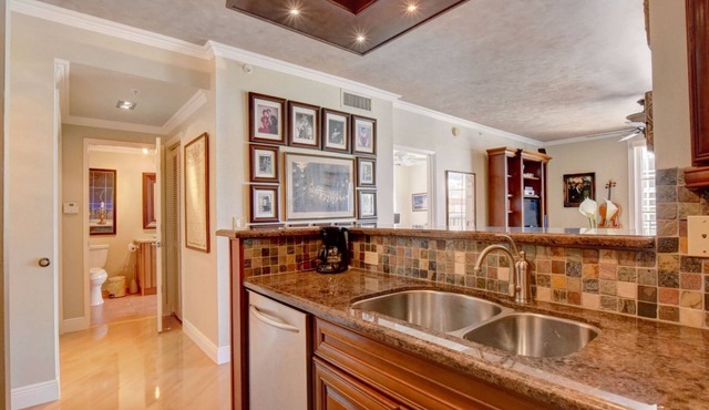 Traditional Charm in the Heart of West Palm –2BR w/Garage Parking & Pool Access