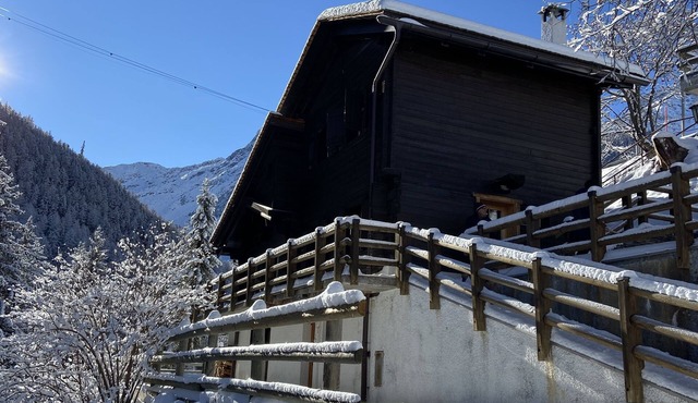 Traditional, cosy Chalet - family sized, facing the forest