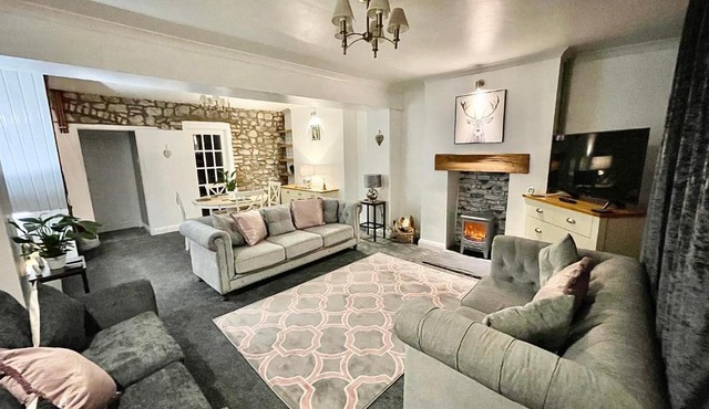 Traditional cosy PET FRIENDLY cottage by the canal with Cymru Holidays