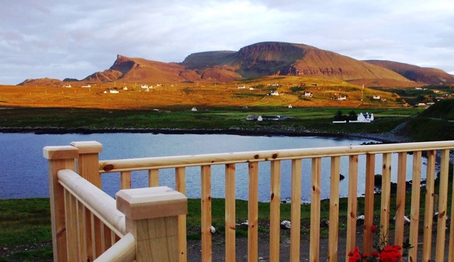 Traditional Cottage with Sun lounge. Stunning panoramic sea and mountain views