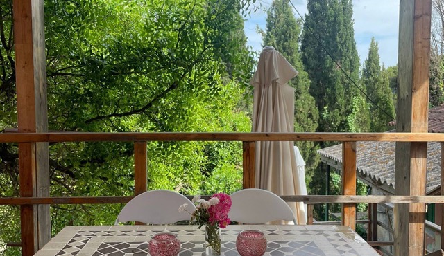 Traditional Cottage and Garden Studio with Balcony, Terrace and Views to the Sea