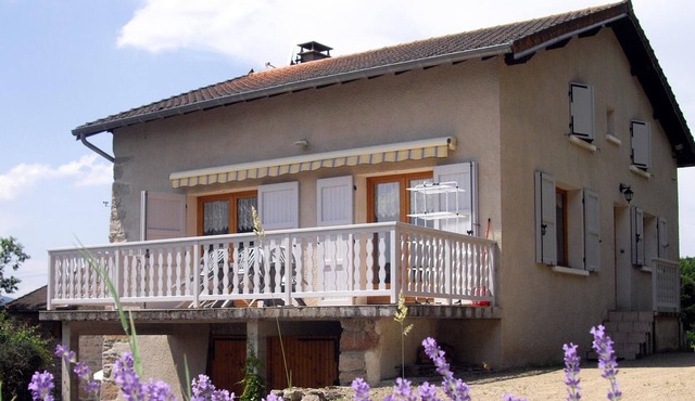 Traditional cottage with terrace, pets allowed