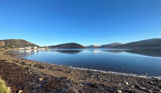 Traditional Cottage by Loch Fyne, Inveraray with Breathtaking Views