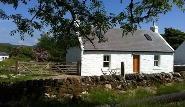 Traditional Cottage In A Beautiful Peaceful Location Close To The Sea