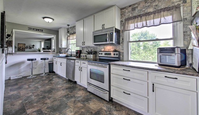 Traditional Country Home in De Soto w/Yard!