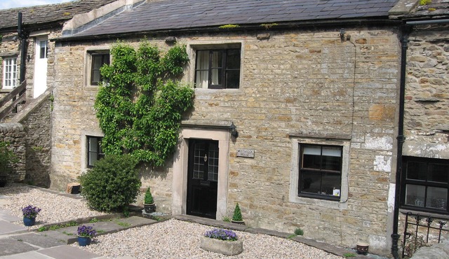 Traditional Dales Cottage with stunning views,