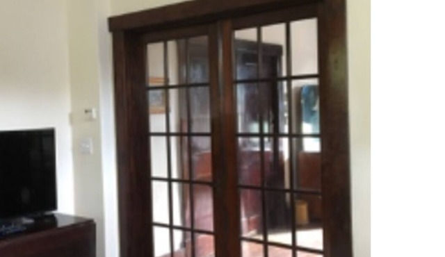 Traditional decor, 1Br, 1Ba, NO steps US OPEN