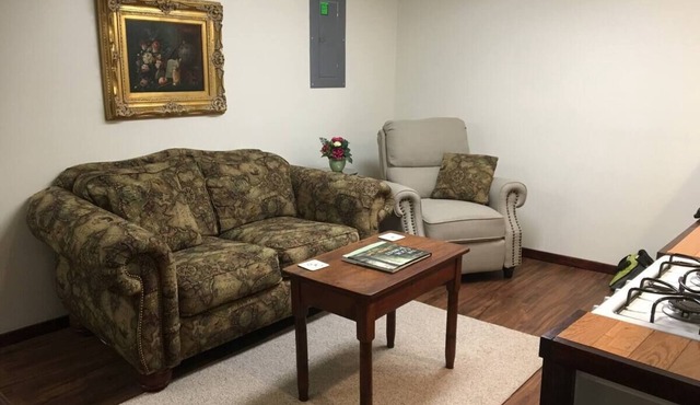 Traditional decor, Near DT, Oakland, Monroeville, convenient to US OPEN