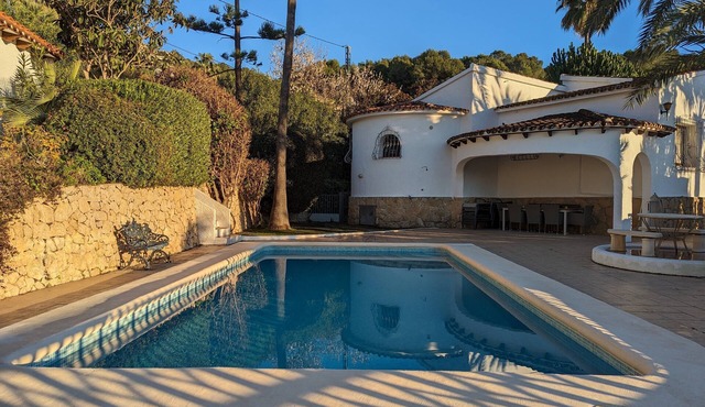 Traditional family villa, private pool and hillside views, 5 mins to Moraira.