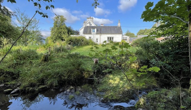 Traditional Farm Cottage with woodburner above Loch Awe