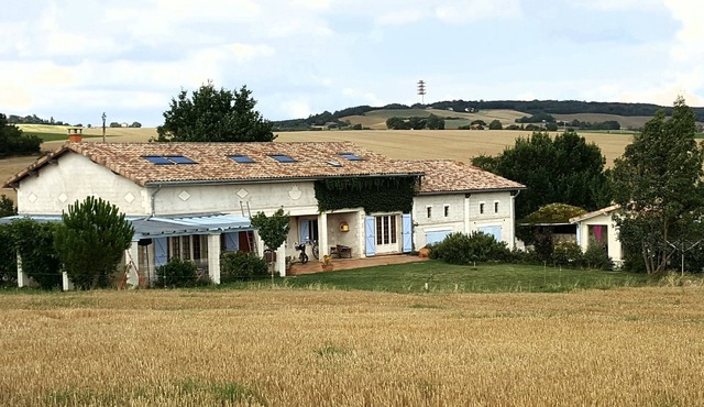 Traditional farm in Gascony with all modern comfort in its peaceful wide field