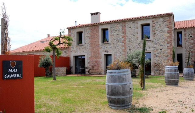 Traditional farmhouse in the heart of a vineyard with panoramic views.