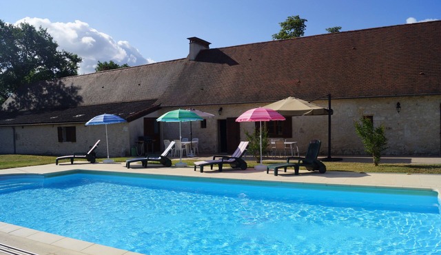 Traditional farmhouse from the 18th century, renovated with pool, near Issigeac