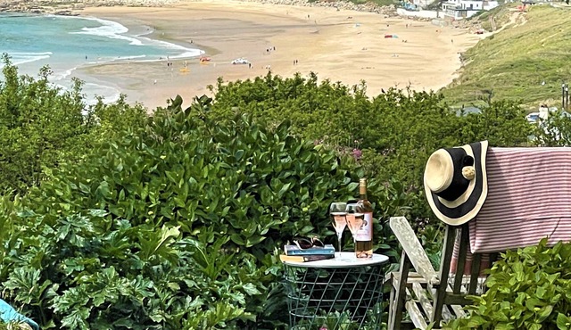 Traditional Farmhouse, close to beach, stunning sea views, parking & huge garden