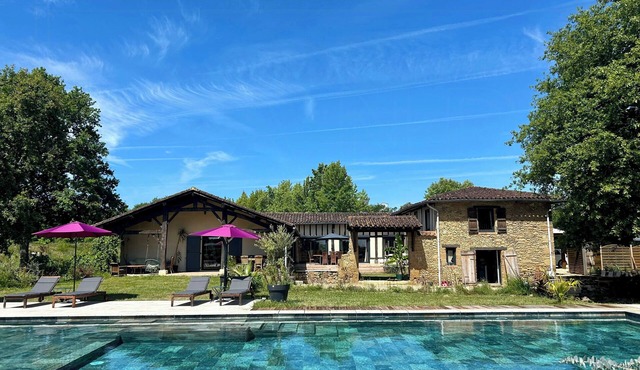 Traditional house with pool near Armagnac