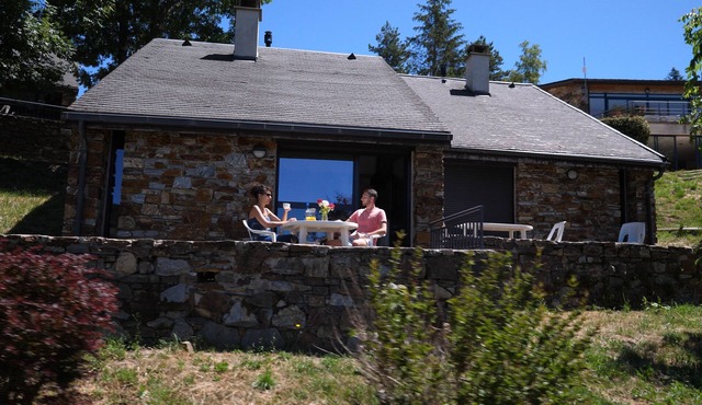 Traditional 4/6 person gîte in the Cevennes with swimming pool