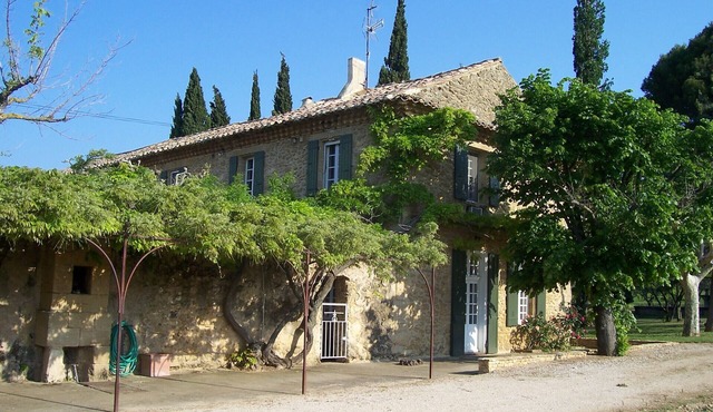 Traditional country house with unusual pool near Orange