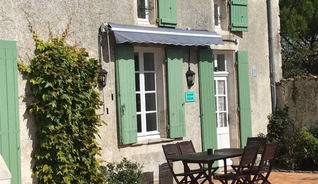 Traditional French Holiday family gite. Heated pool-shaded play area-big garden