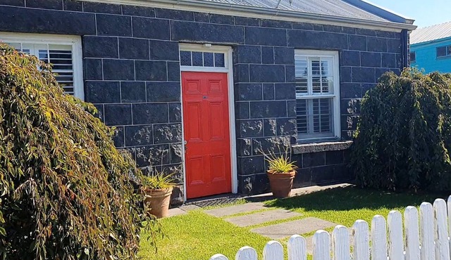 Traditional historic cottage in a central location.
