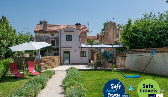 Traditional holiday house in peaceful location, village Rakalj