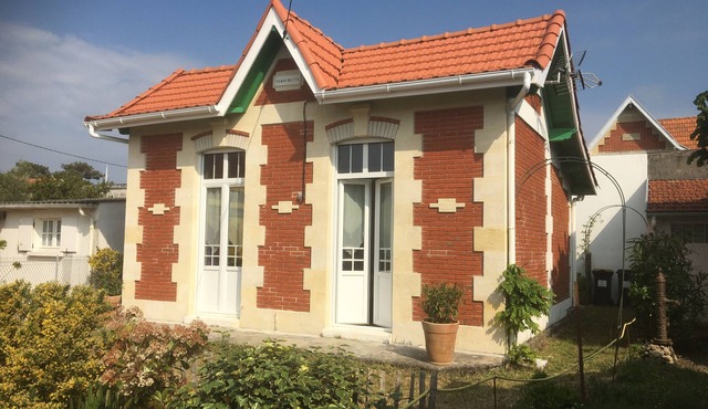 Traditional house, style "villa soulacaise", near the beach
