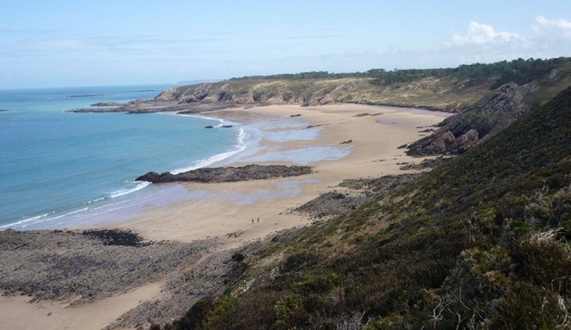 Traditional house between sea, lake and countryside